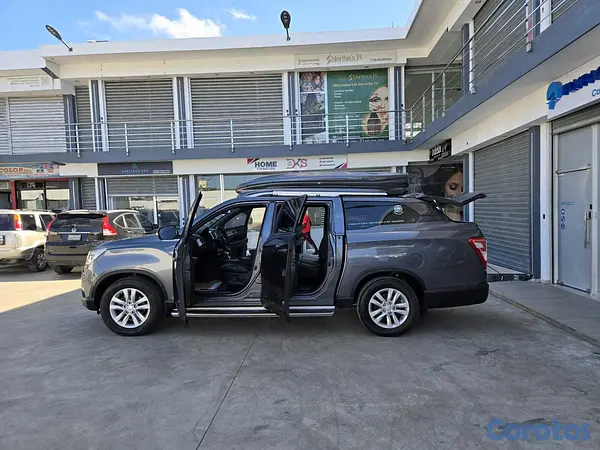 jeepetas y camionetas - KGM REXTON 2019 GRIS OSCURO DIESEL 3