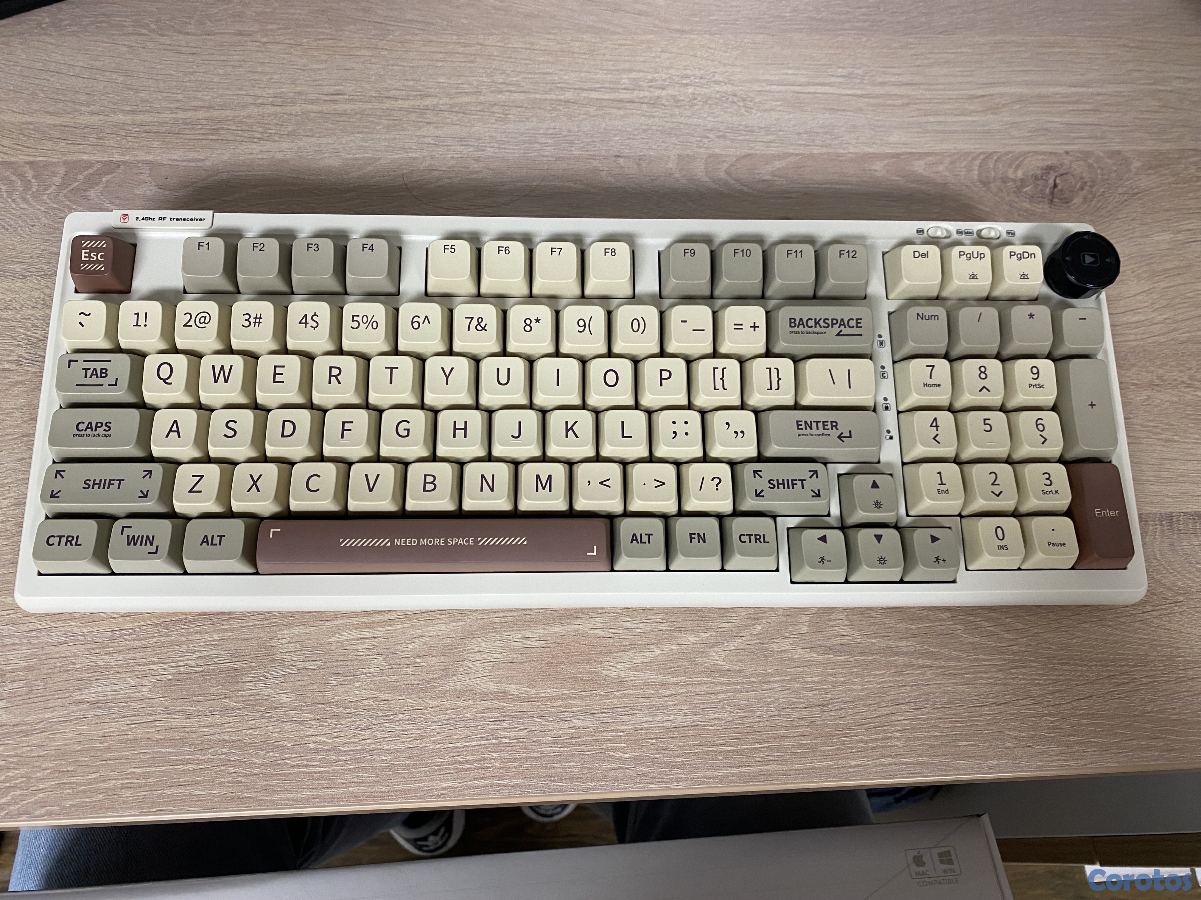 accesorios para electronica - Teclado Mecánico Epomaker RT100 – Retro, RGB, Tri-Mode + Pantalla Smart 3