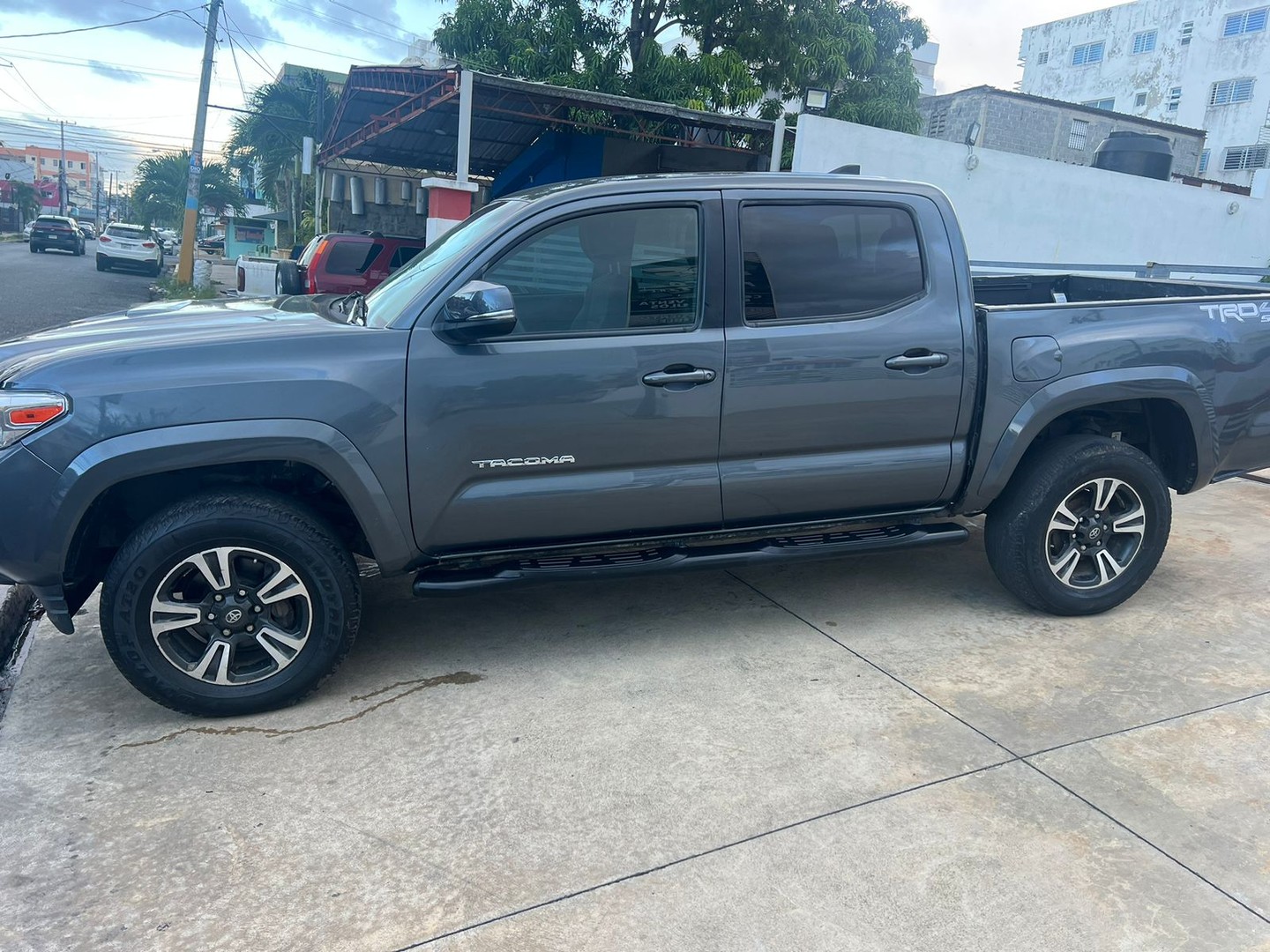 jeepetas y camionetas - toyota tacoma  7