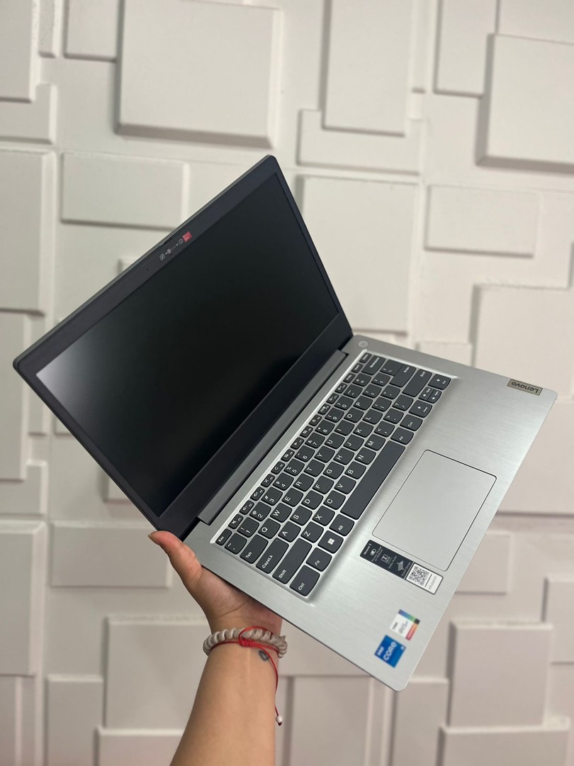 computadoras y laptops - Lenovo Intel i5-11357 2.4GHz SELLADA NUEVA 
 1