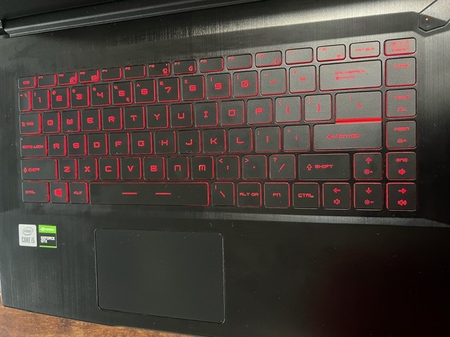 computadoras y laptops - Laptop Gaming MSI GF63 Thin 3