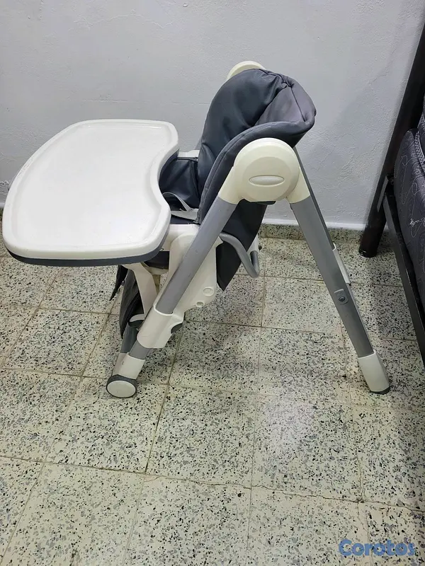 coches y sillas - silla 100
silla para comer 2500
canguro 600
 6
