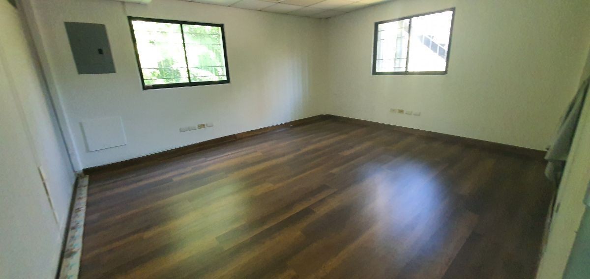 oficinas y locales comerciales - 🔵 Alquilo Local 272 mts 3er piso en la esperilla 
 5