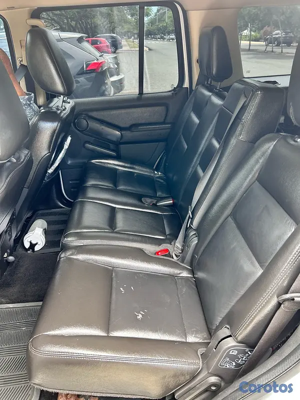 jeepetas y camionetas -     Ford Explorer XLT 2010 de Agencia | Comprada en Viamar | 85K KM Originales 6