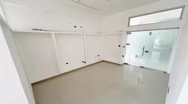 oficinas y locales comerciales - Local céntrico en el millon 8