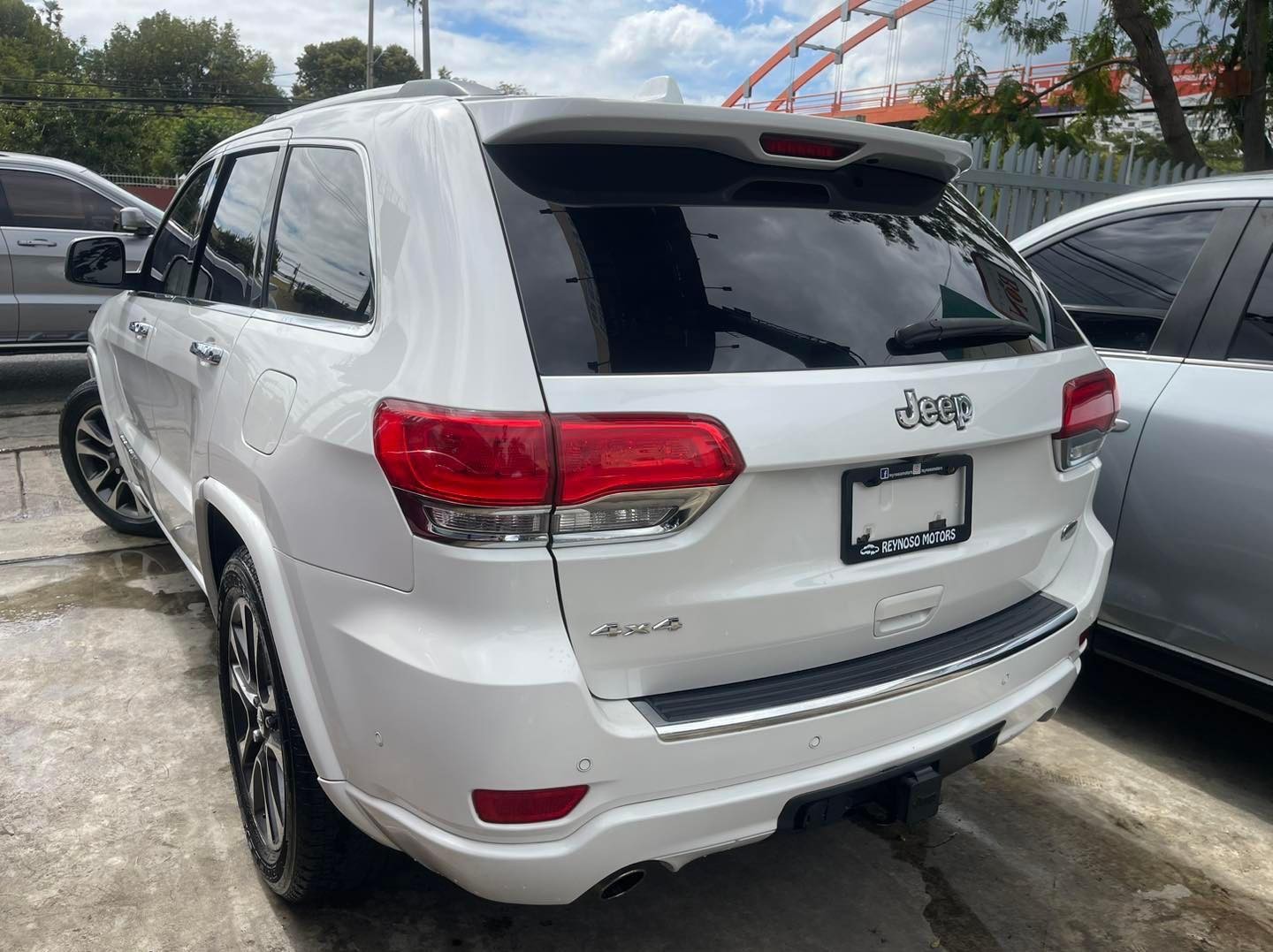 jeepetas y camionetas - JEEP GRAND CHEROKEE OVERLAND 2017 4