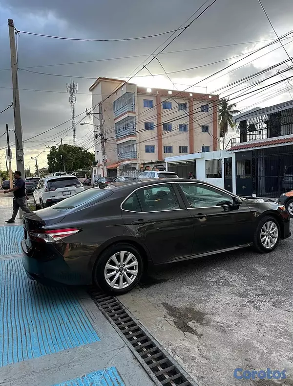 carros - Toyota Camry LE 2019 3