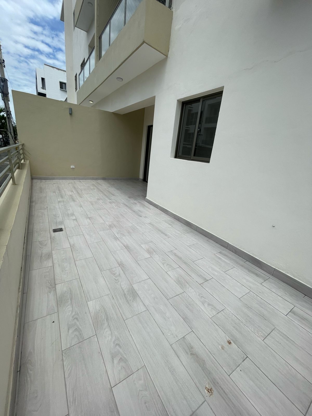 apartamentos - 🔵 Apartamento 2do piso con terraza en los prados 