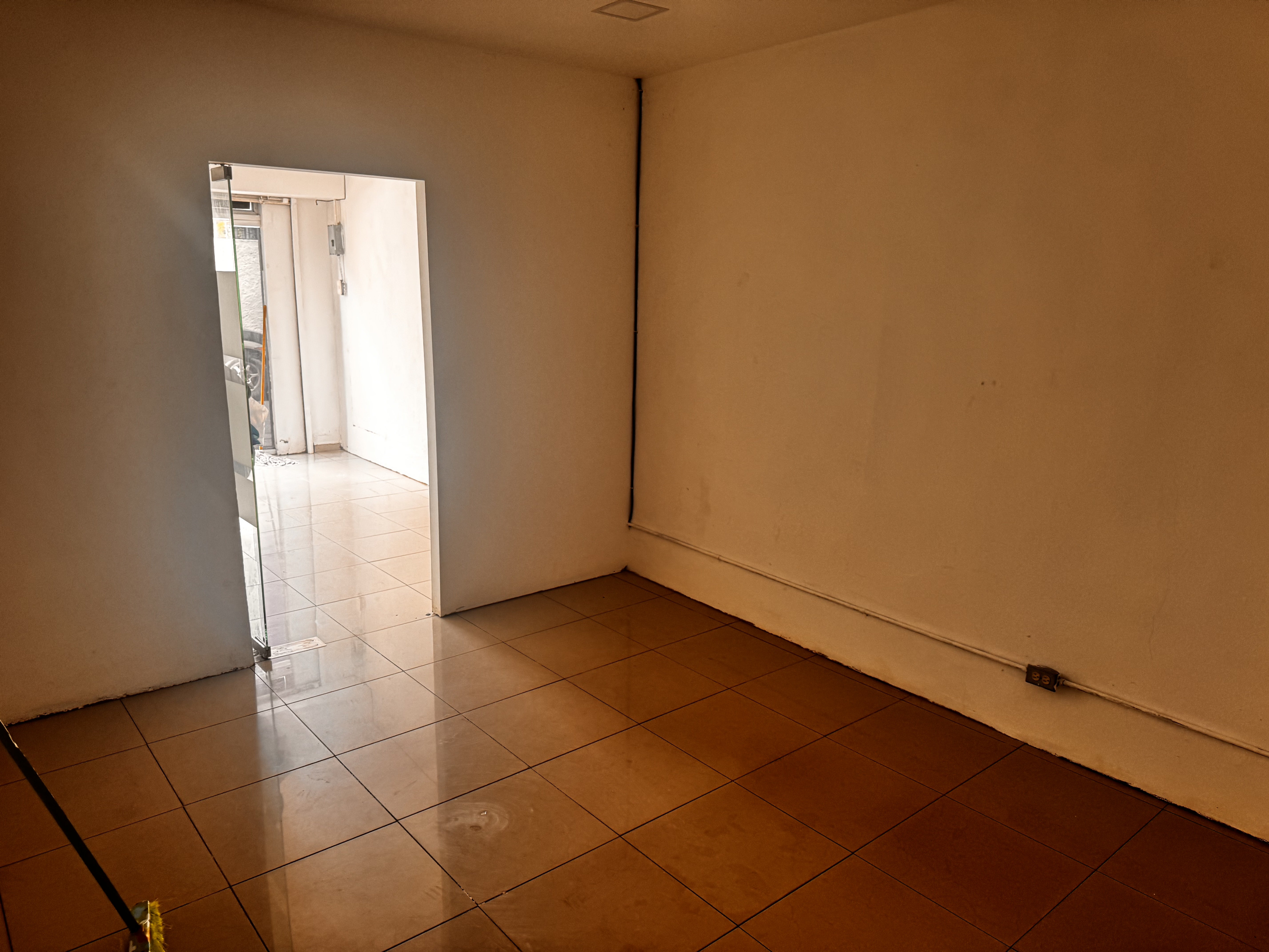oficinas y locales comerciales - local céntrico en puerto plata  2