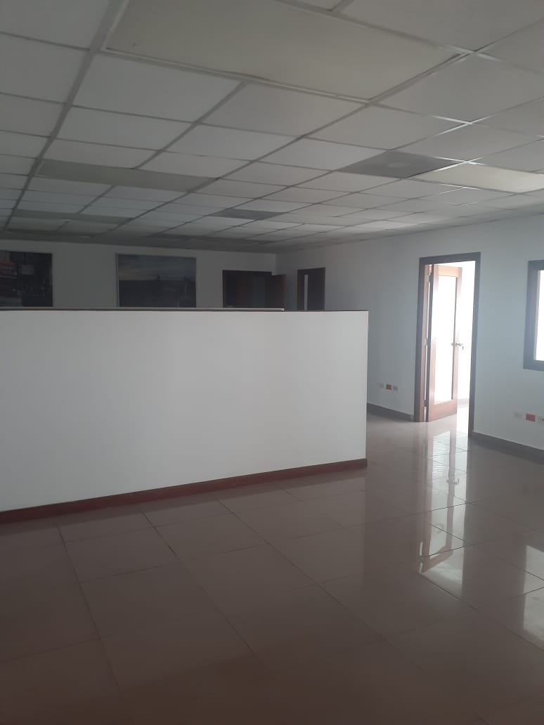 oficinas y locales comerciales - Aqluilo Local para oficina en Piantini  3