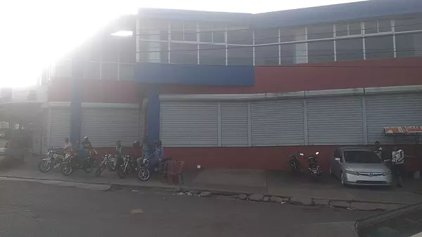 oficinas y locales comerciales - Edificio de 2 niveles Aut. Duarte km 26
 3
