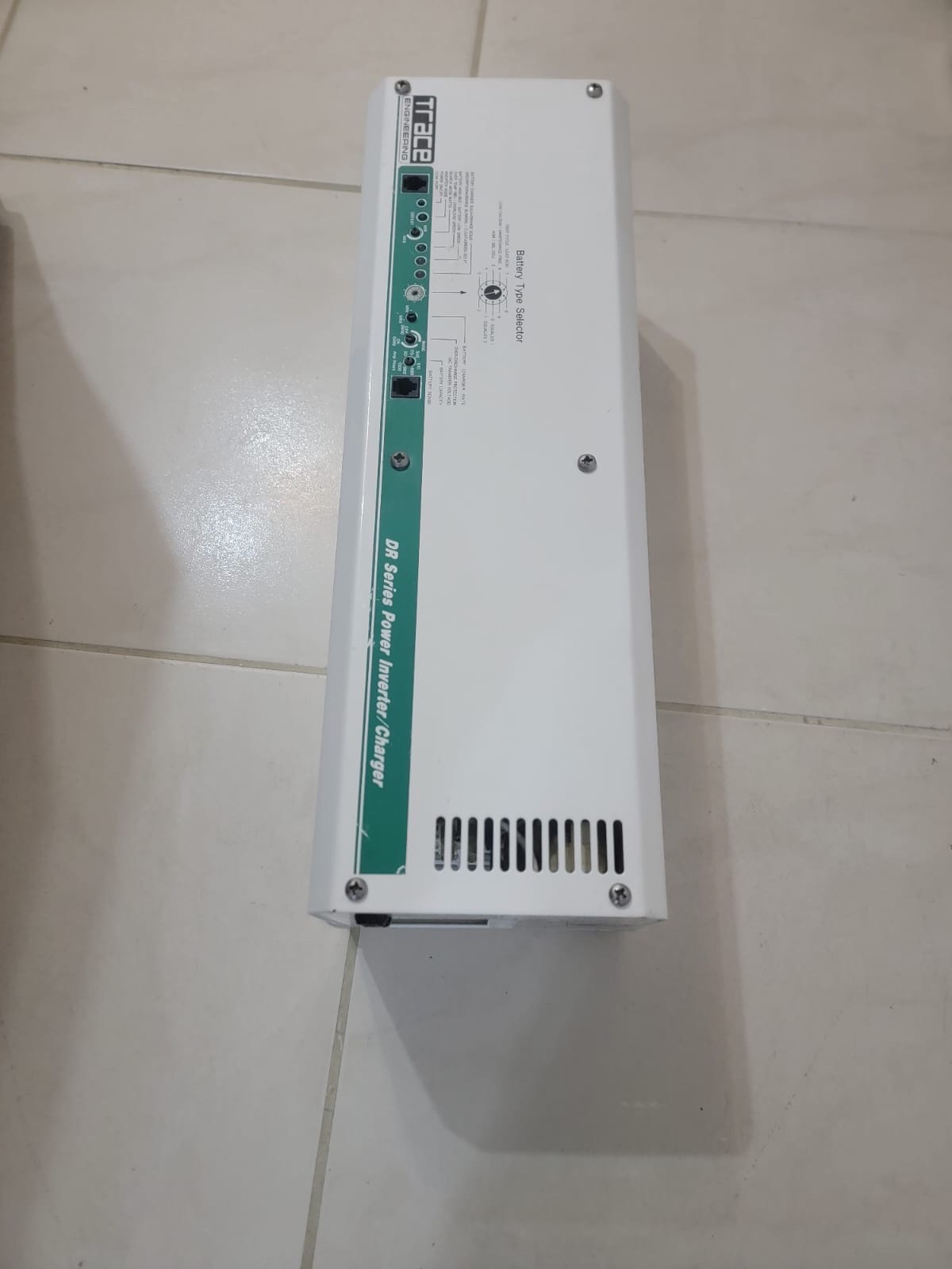 plantas e inversores - INVERSOR TRACE ORIGINAL 3.6KILOS 24VOLTIOS EN EXCELENTE ESTADO.  2