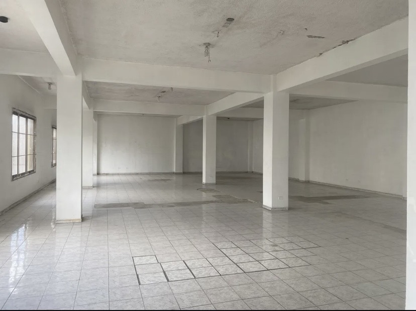 oficinas y locales comerciales - se alquila local  4