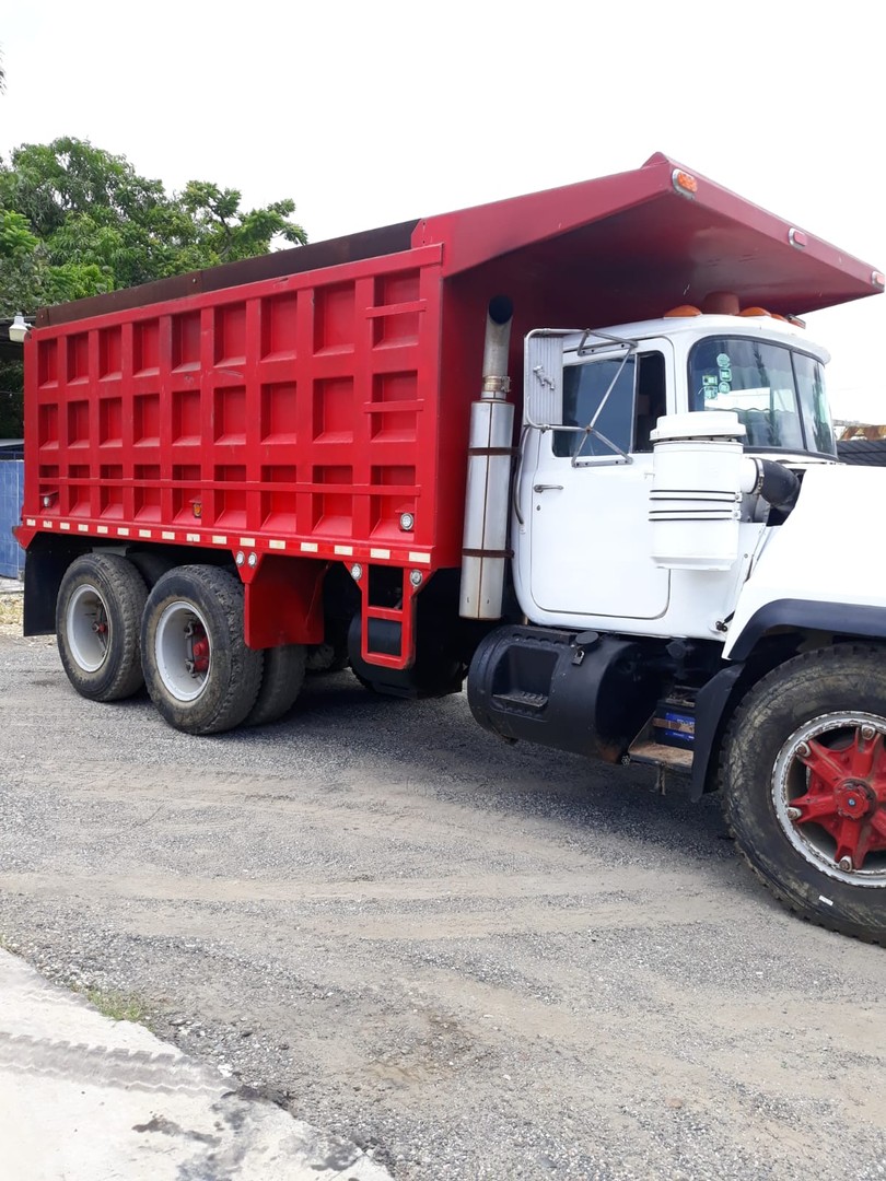 camiones y vehiculos pesados - Camión volteo mack