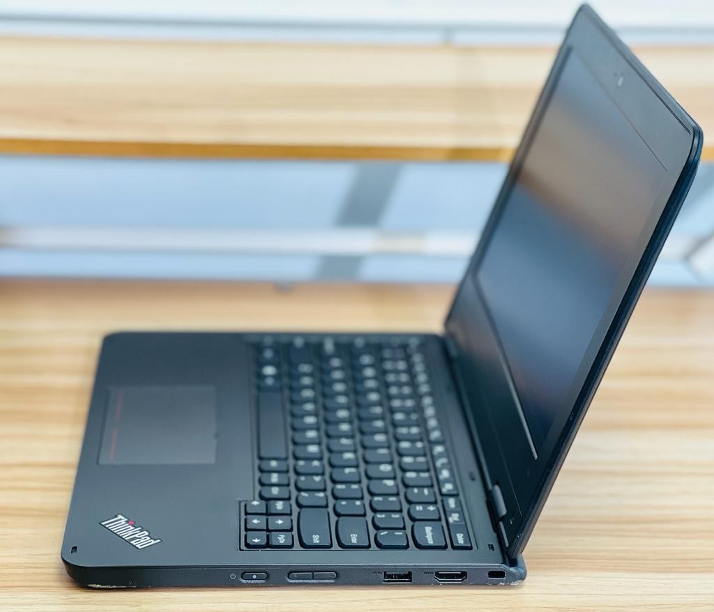 computadoras y laptops - Laptop Lenovo thinkpad 11e celeron 4GB ram 128GB SSD  1