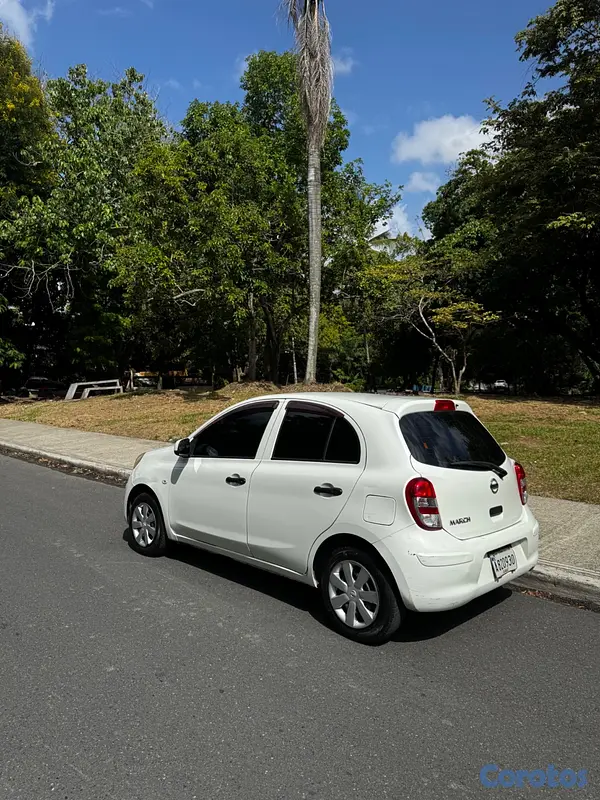 carros - Nissan March 2013 Blanco en venta 3
