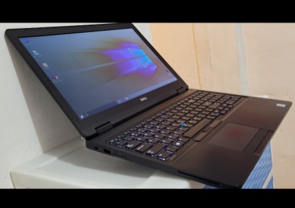 computadoras y laptops - Laptop Dell 17 Pulg Core i7 Mem 16gb DDR4 Video intel 8GB Aty Radeon R7 2GB 1