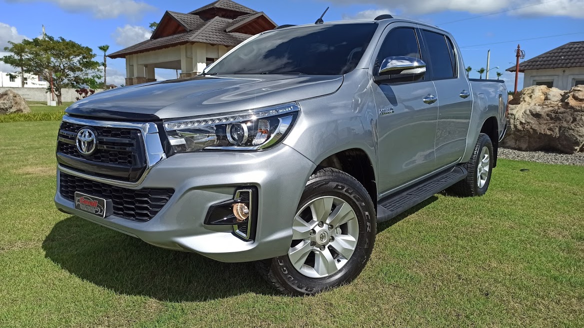 jeepetas y camionetas - Toyota Hilux SRV Gris 2020