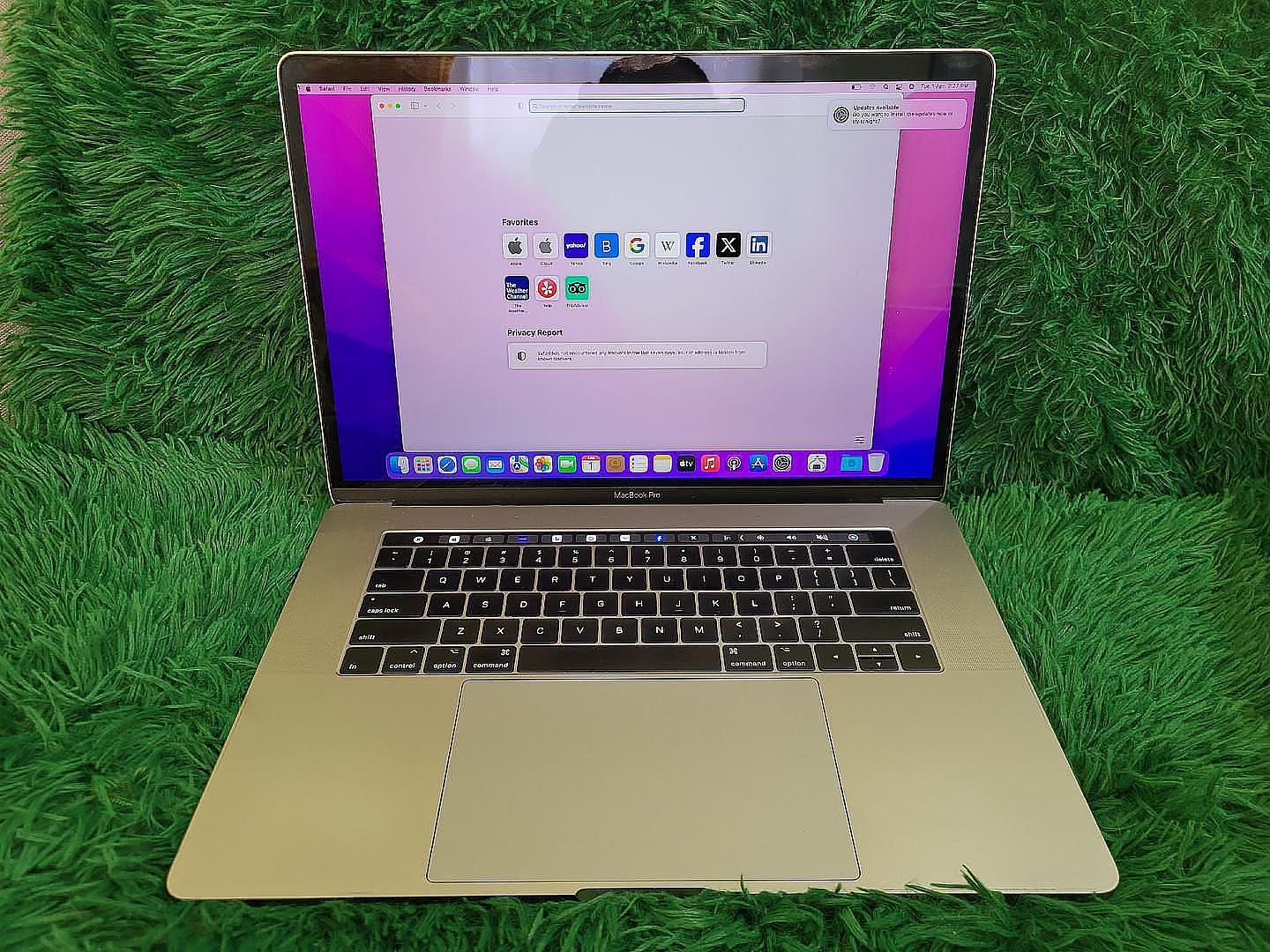 computadoras y laptops - Macbook Pro2017 15' TouchBar+Touch ID 2