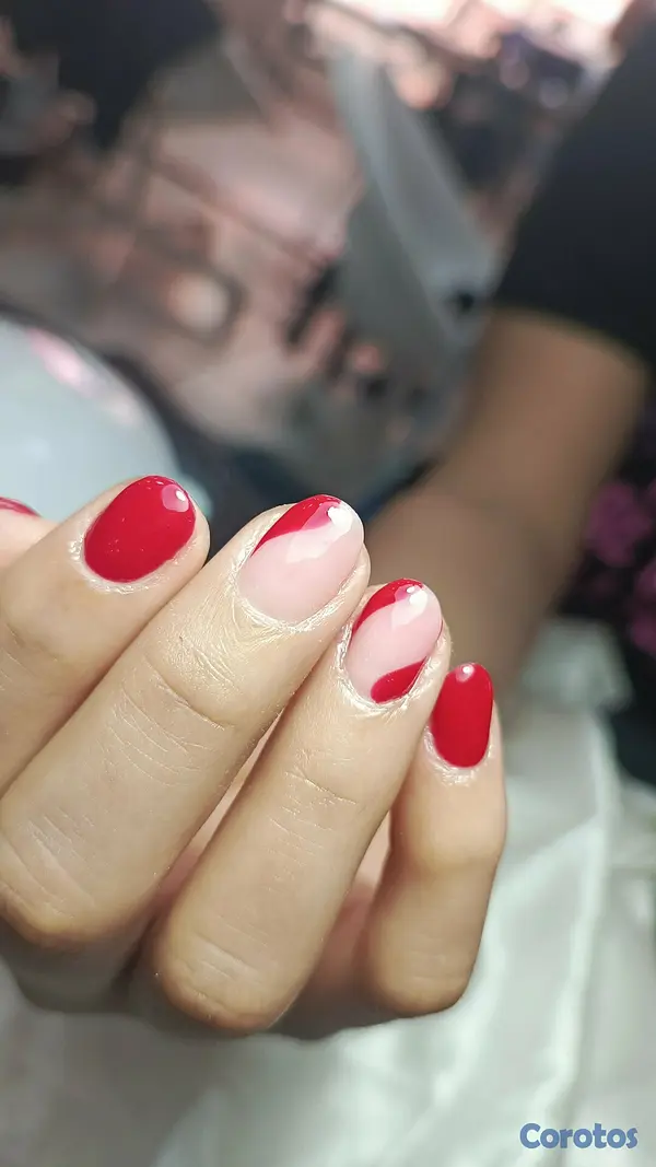 candidatos - Busco empleo como manicurista o otras áreas  2