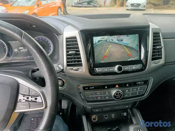 jeepetas y camionetas - KGM REXTON 2019 GRIS OSCURO DIESEL 4