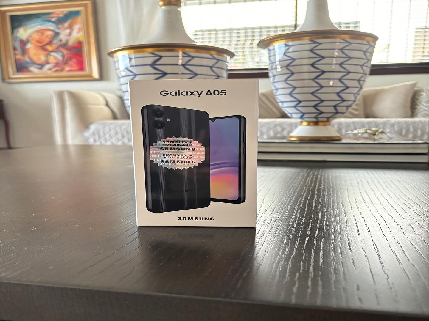 celulares y tabletas - SAMSUNG Galaxy A05 64GB - Claro - Con garantía por 12 meses