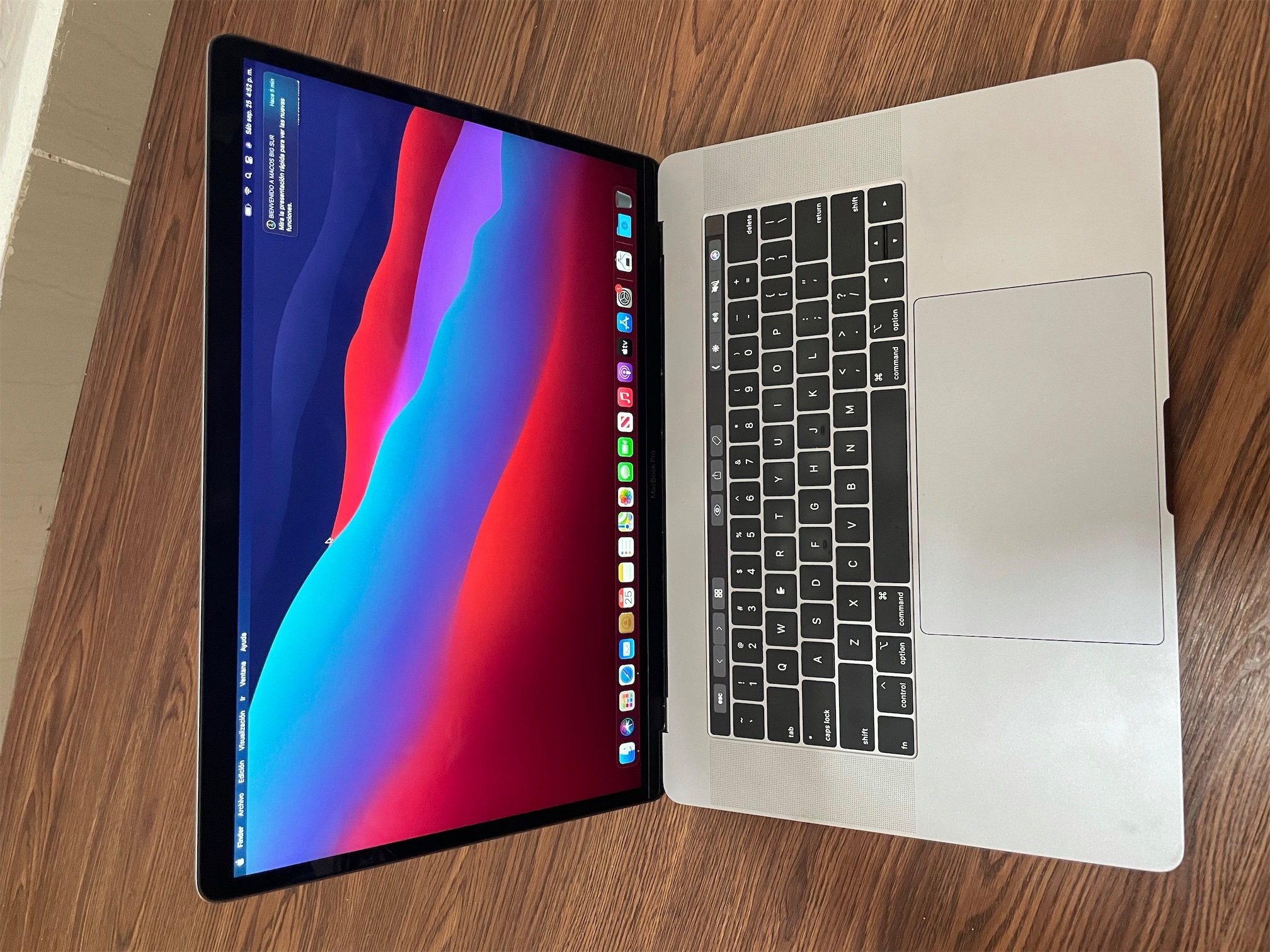 computadoras y laptops - MACBOOK PRO i7 2018 EXCELENTES COND