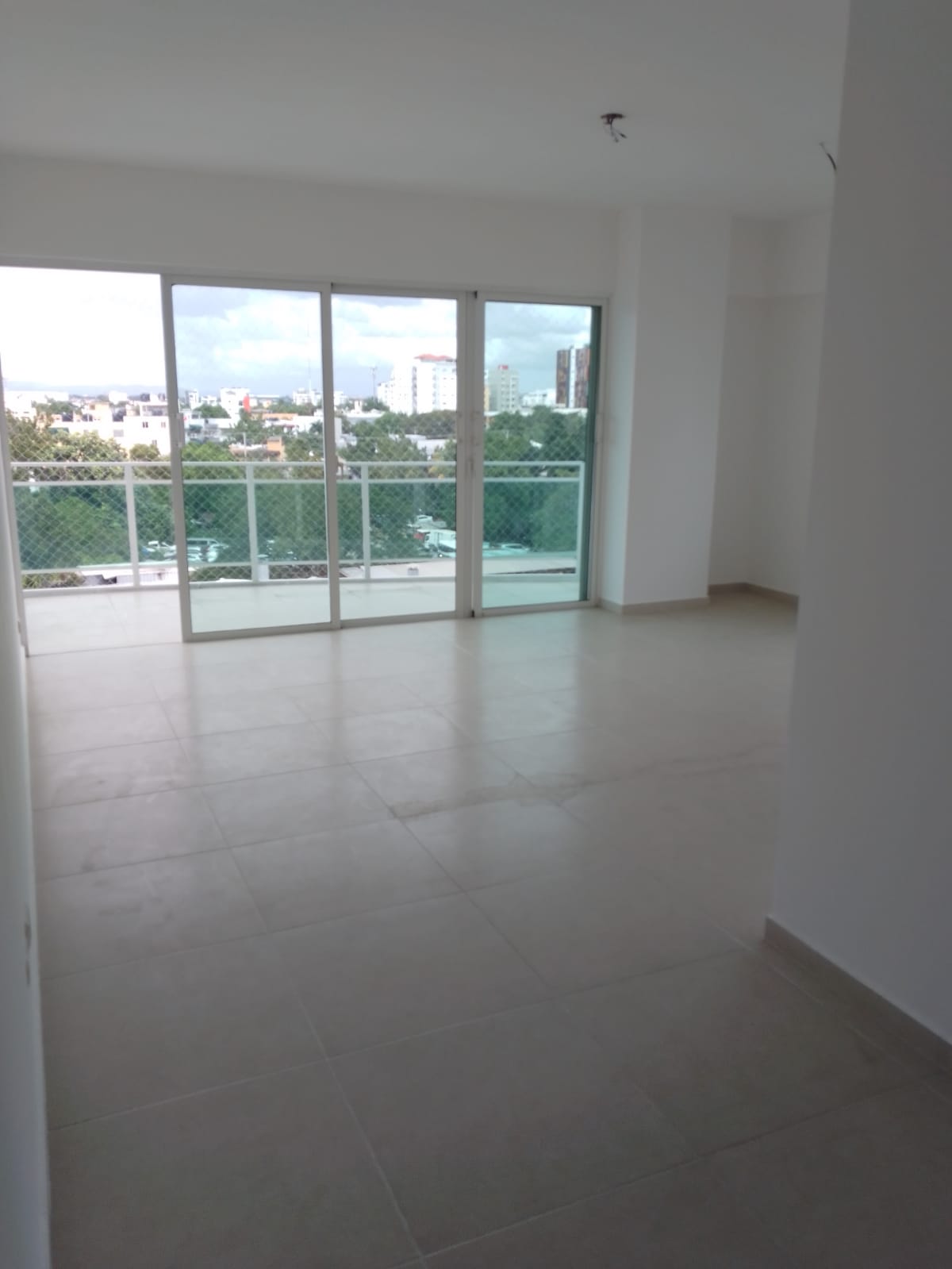 apartamentos - Alquilo en Evaristo Morales cerca del Quisqueya