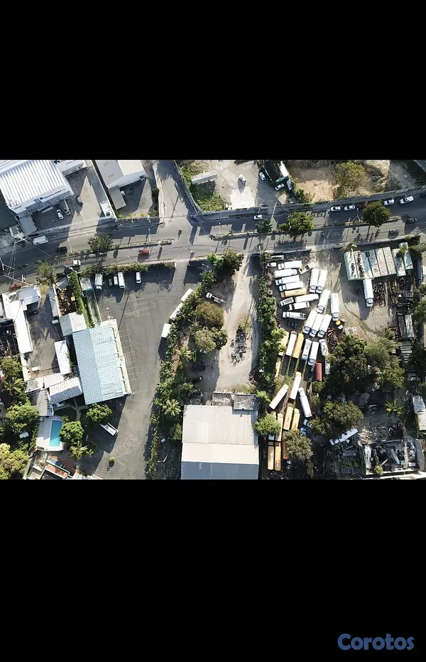 solares y terrenos - Inversión Premium en Av. Los Beisbolistas – Amplio Terreno con Infraestructura.  2