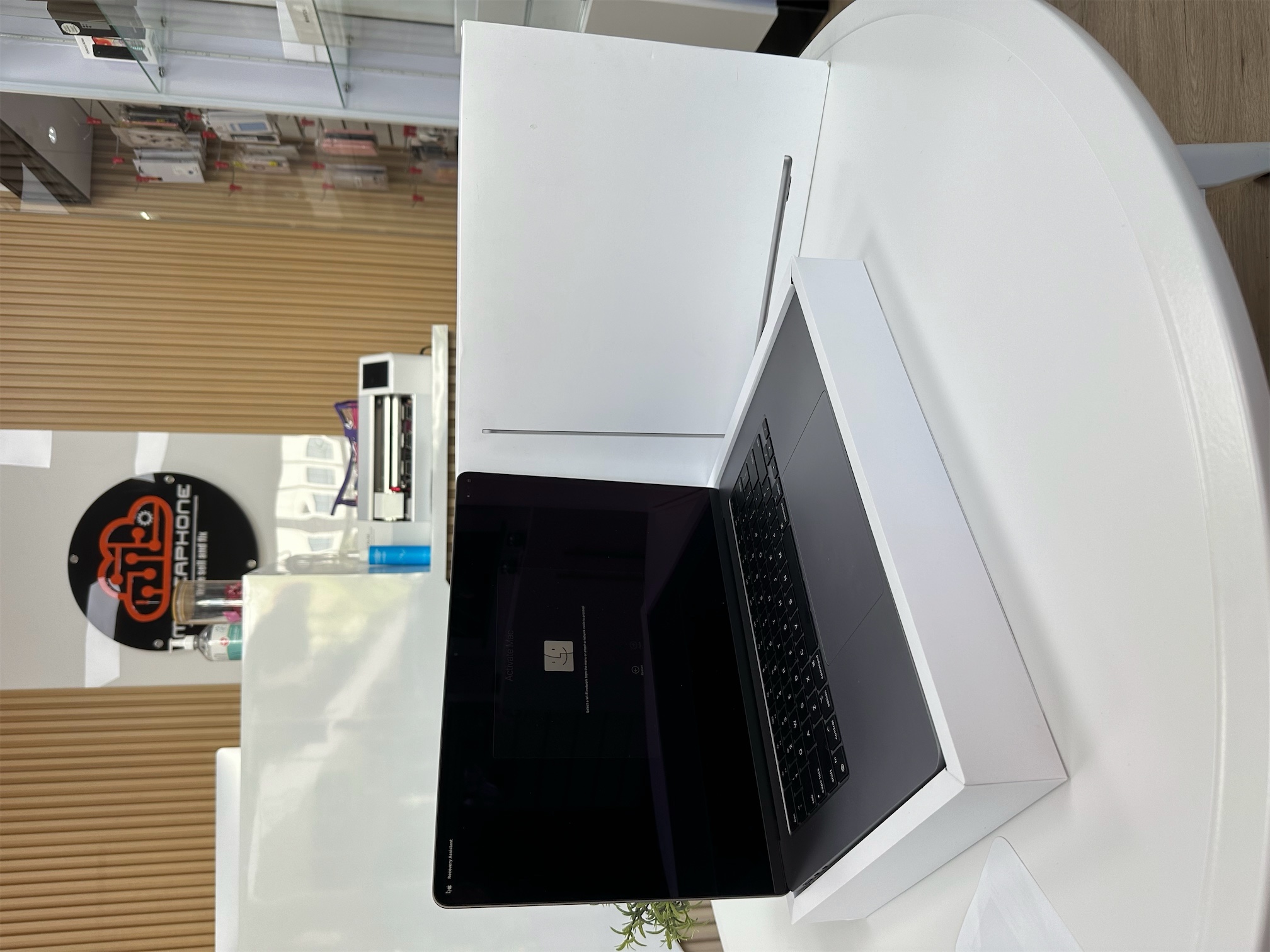 computadoras y laptops - MacBook Air 15” Chip M2 1TB SSD RAM 16GB Space Gray Nueva En Su Caja 