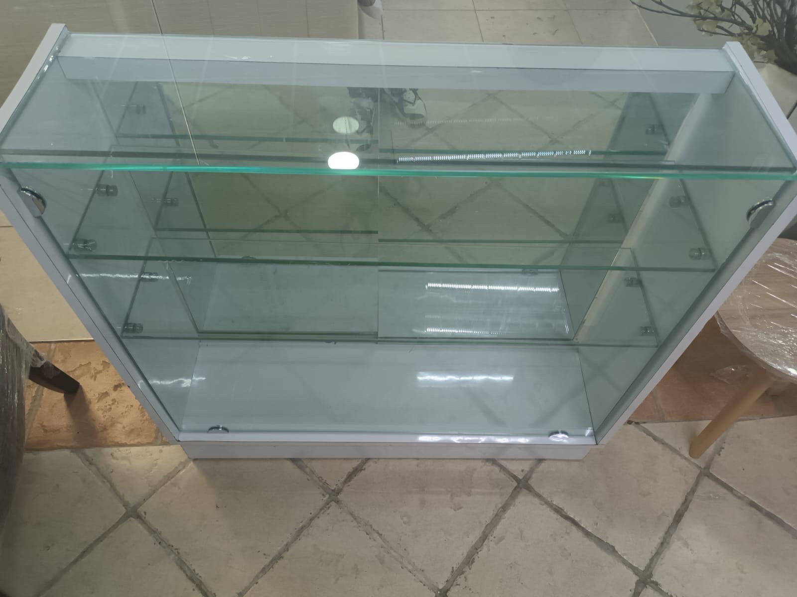 muebles y colchones - Vitrinas para negocios 40”x40”x12”. Nuevas con cristales gruesos de 3/8. 1
