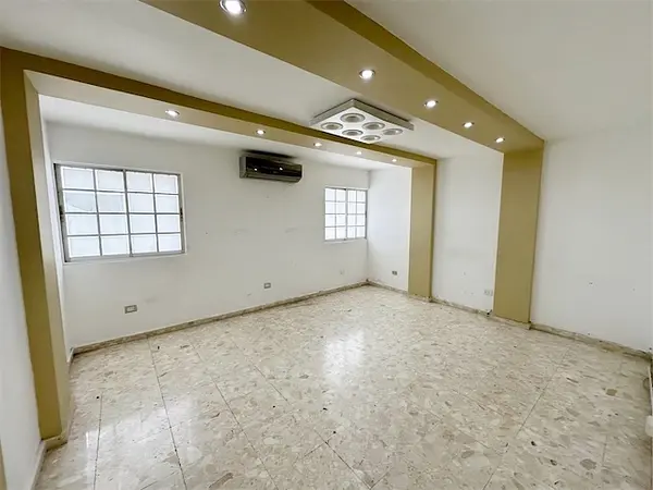 oficinas y locales comerciales - Local comercial en evaristo morales  3