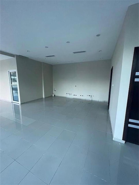 oficinas y locales comerciales - Local en primer nivel  6