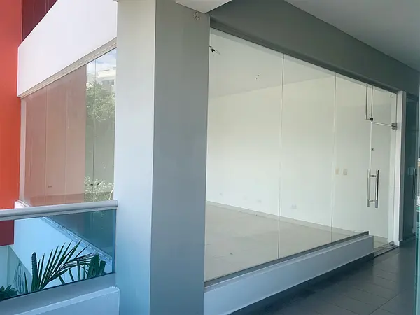 oficinas y locales comerciales - Local esquinero céntrico 3