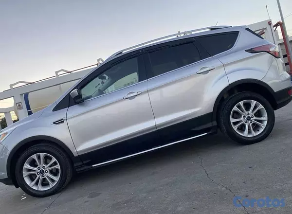jeepetas y camionetas - Ford escape a la venta 3
