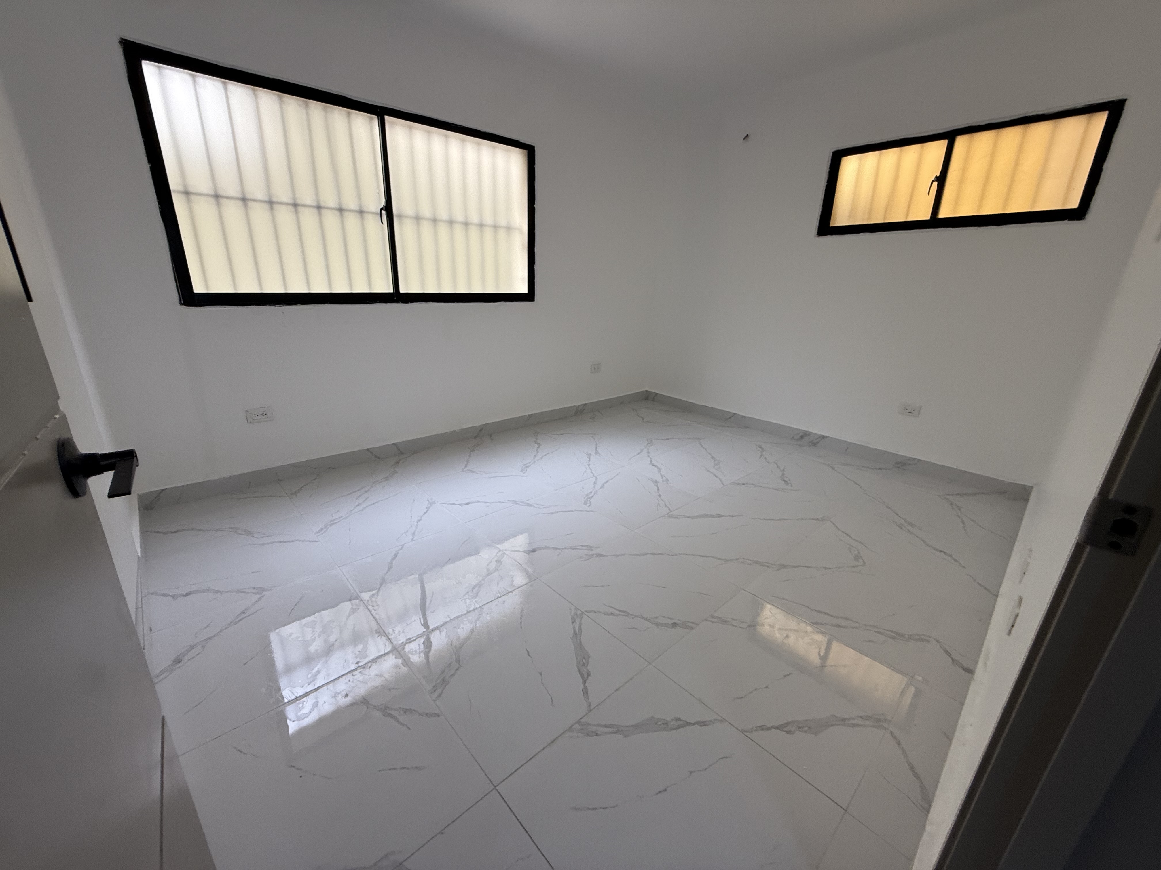 apartamentos - Vendo independencia klm 7 primer nivel 70 mtrs una 5