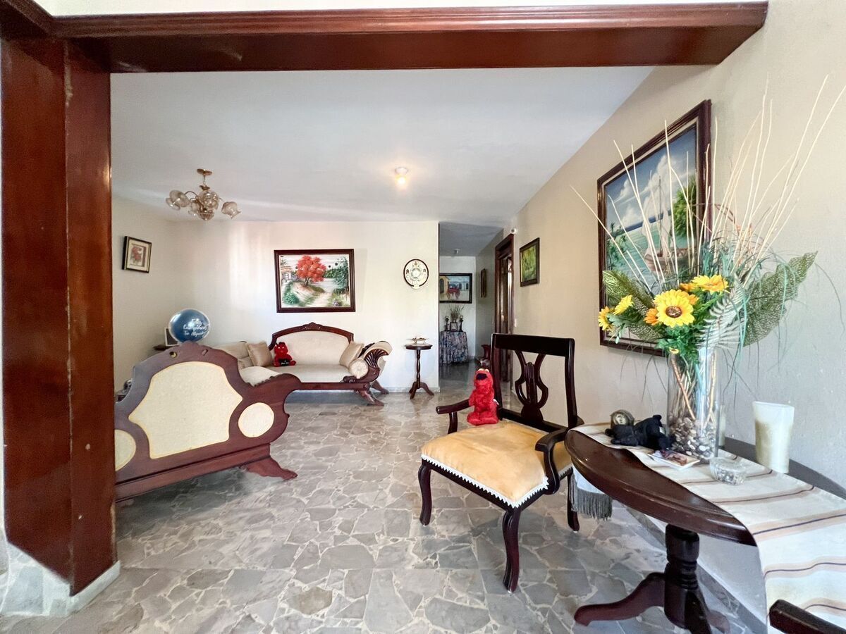 casas - Venta de Casa en la av Independencia en el Cacique