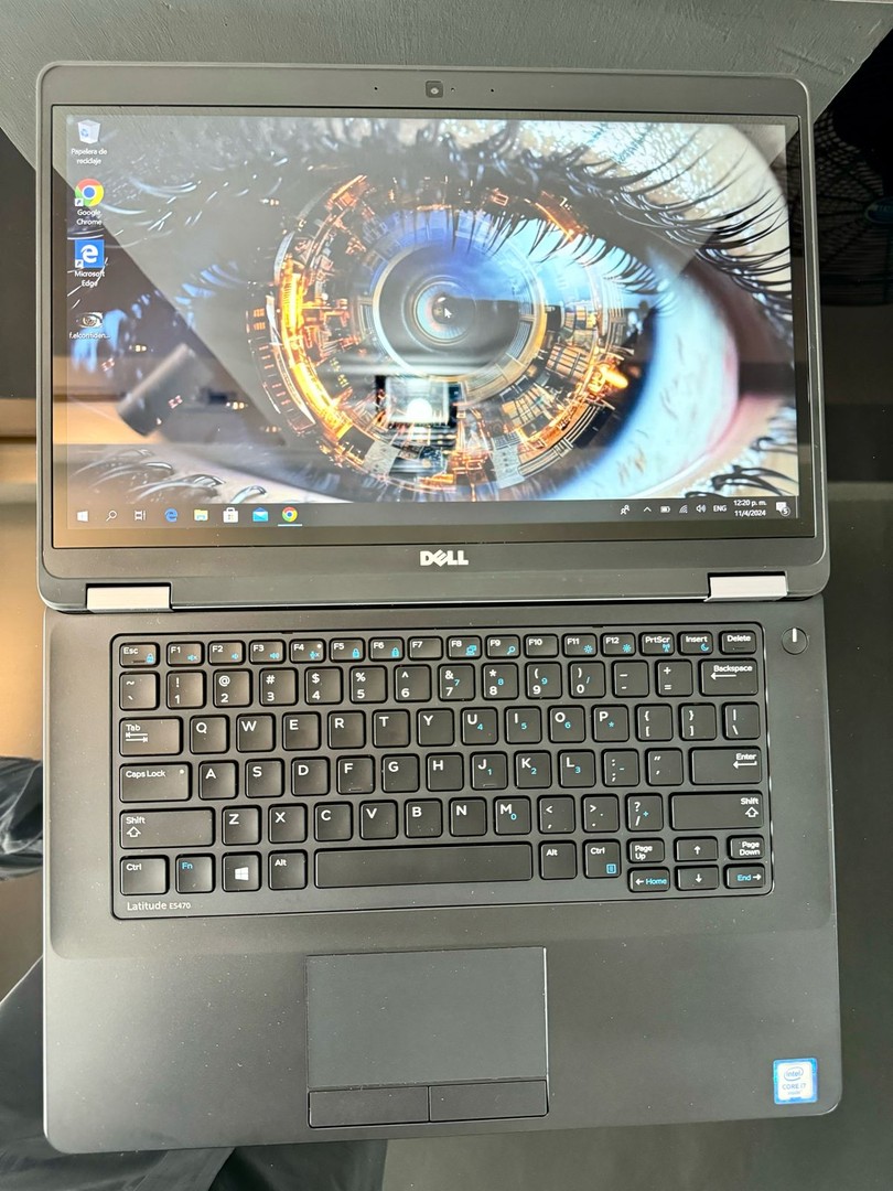 computadoras y laptops - Laptop Dell latitude e5470 core i7 6ta. 2GB  R7 M360 8GB Ram 256 gb ssd
