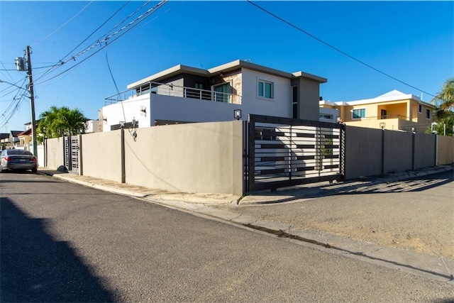 casas - Casa con piscina en Venta en Proyecto cerrado. 7