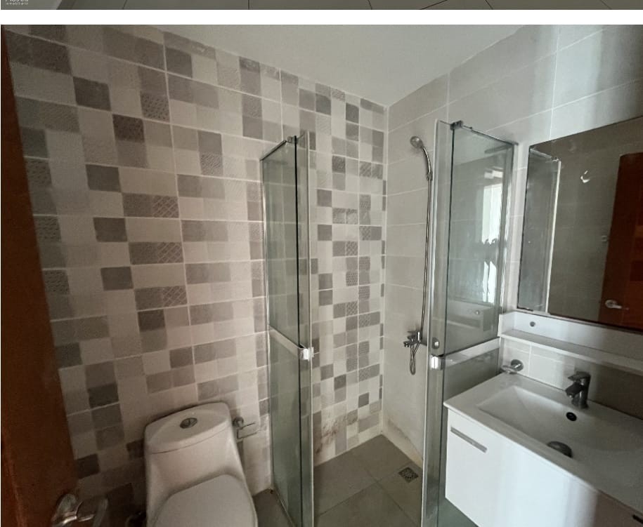 apartamentos - Apartamento 2do piso en evaristo morales 
 4