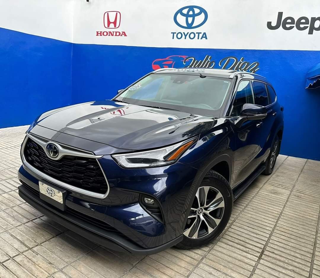 carros - 2021 Toyota Highlander XLE 4x4 Clean Carfax, recién importada!!!