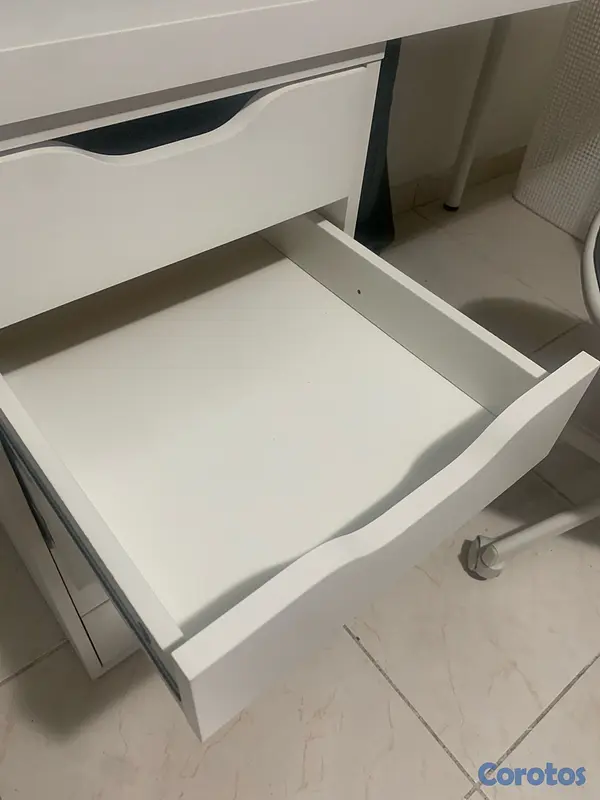 muebles y colchones - Escritorio con su silla 4