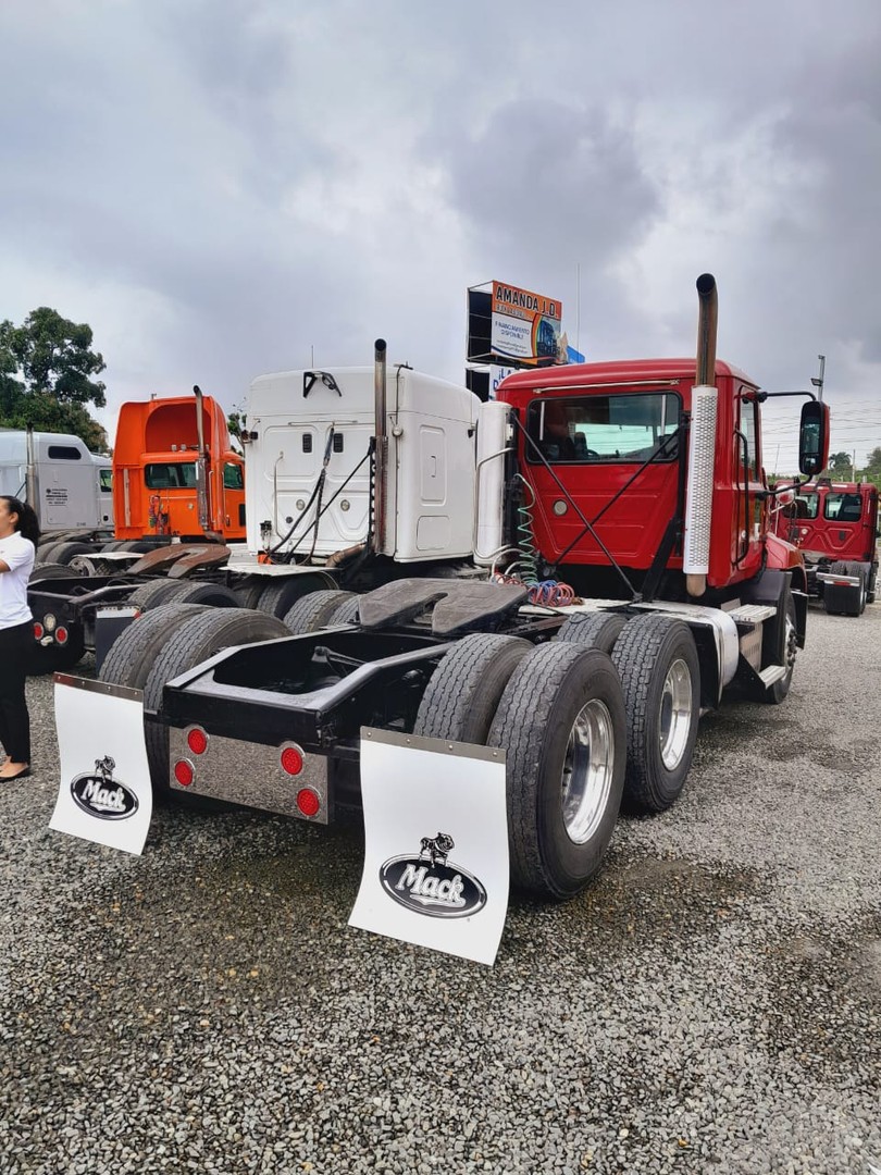 camiones y vehiculos pesados - MACK PINNACLE año 2012 6