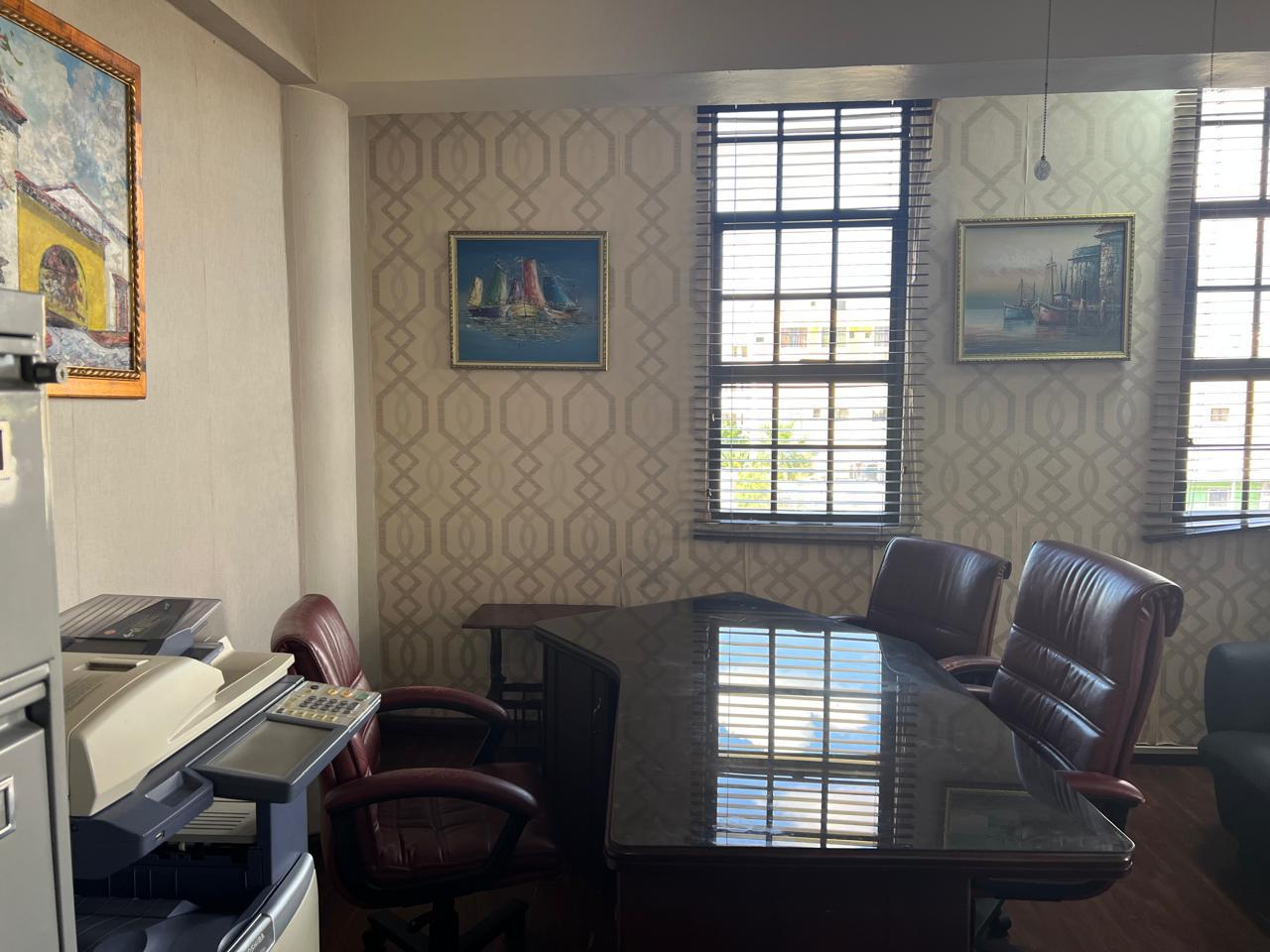 oficinas y locales comerciales - Rento Local Para Oficina En La Julia Sin Intermedi