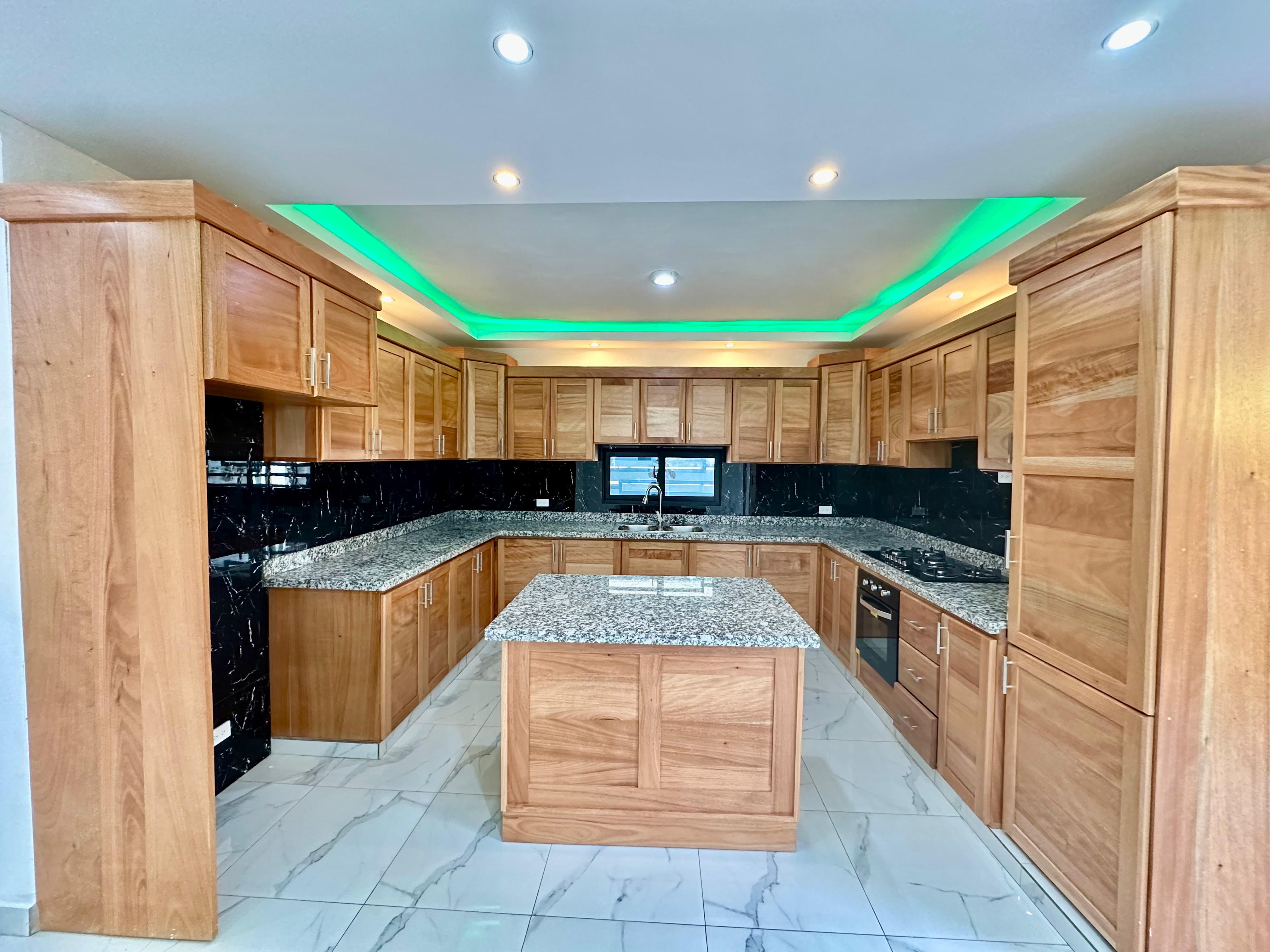 casas - Hermosa Casa en Venta en la Vega 