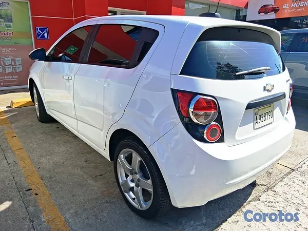 carros - Chevrolet Sonic LS Hatchback 2015 Mecanico 5
