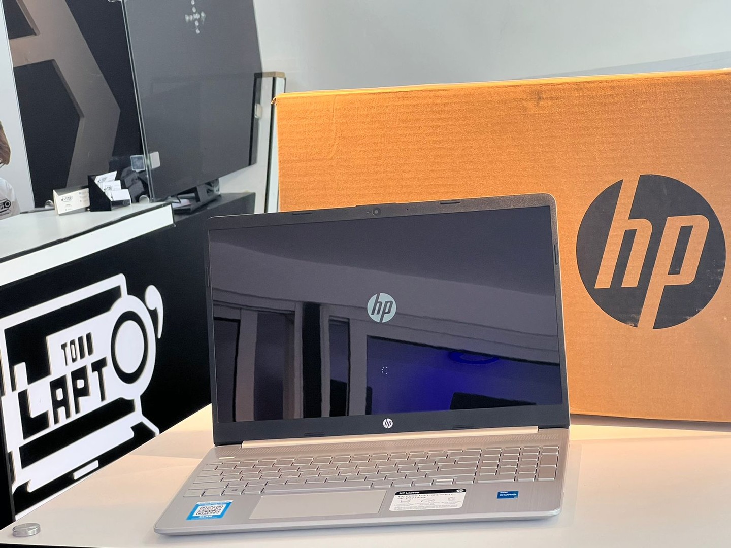 computadoras y laptops - Laptop hp 15 i3 ultima gen. 256ssd 8ram nueva 1 año de garantia