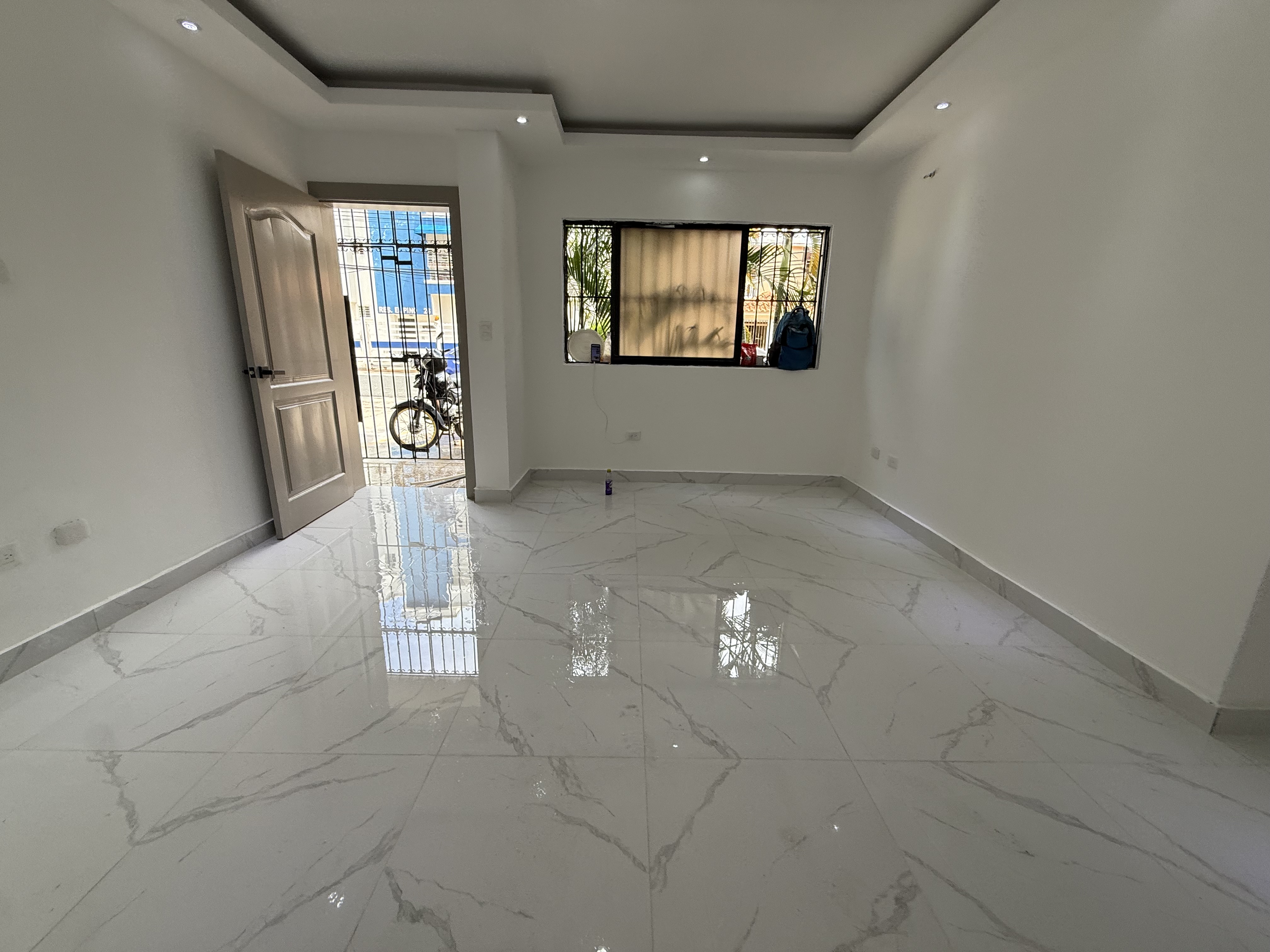 apartamentos - Vendo independencia klm 7 primer nivel 70 mtrs una 3