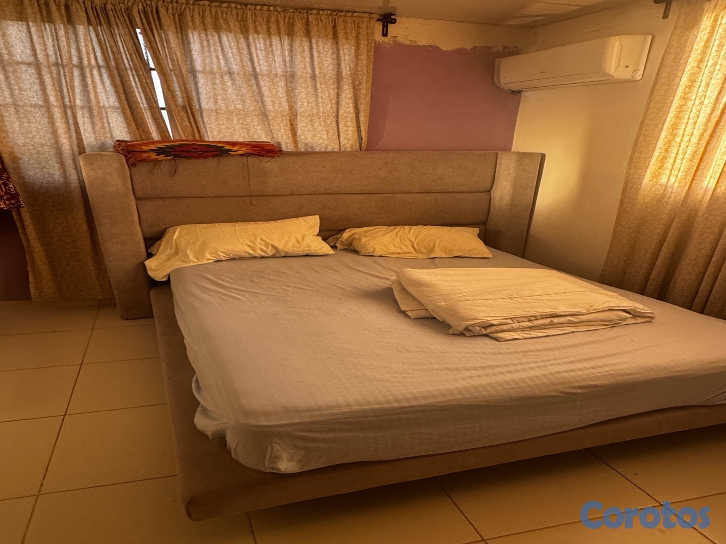 muebles y colchones - NEGOCIABLE. Vendo Base de cama con colchón. Usados. Base de cama en buen estado 5