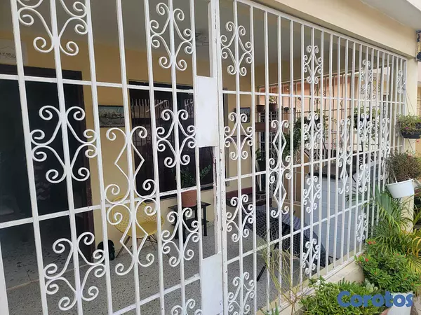 casas - VENDO CASA EN LOS TRINITARIOS, STO. DGO. ESTE: PAT 3